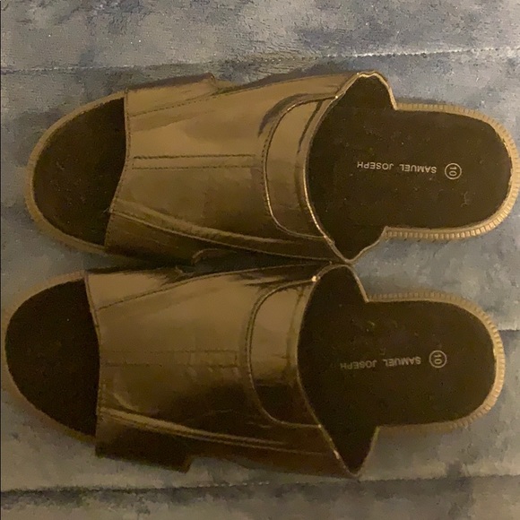 Samuel Joseph Black faux leather slides👣🕶🏖 - Picture 4 of 4